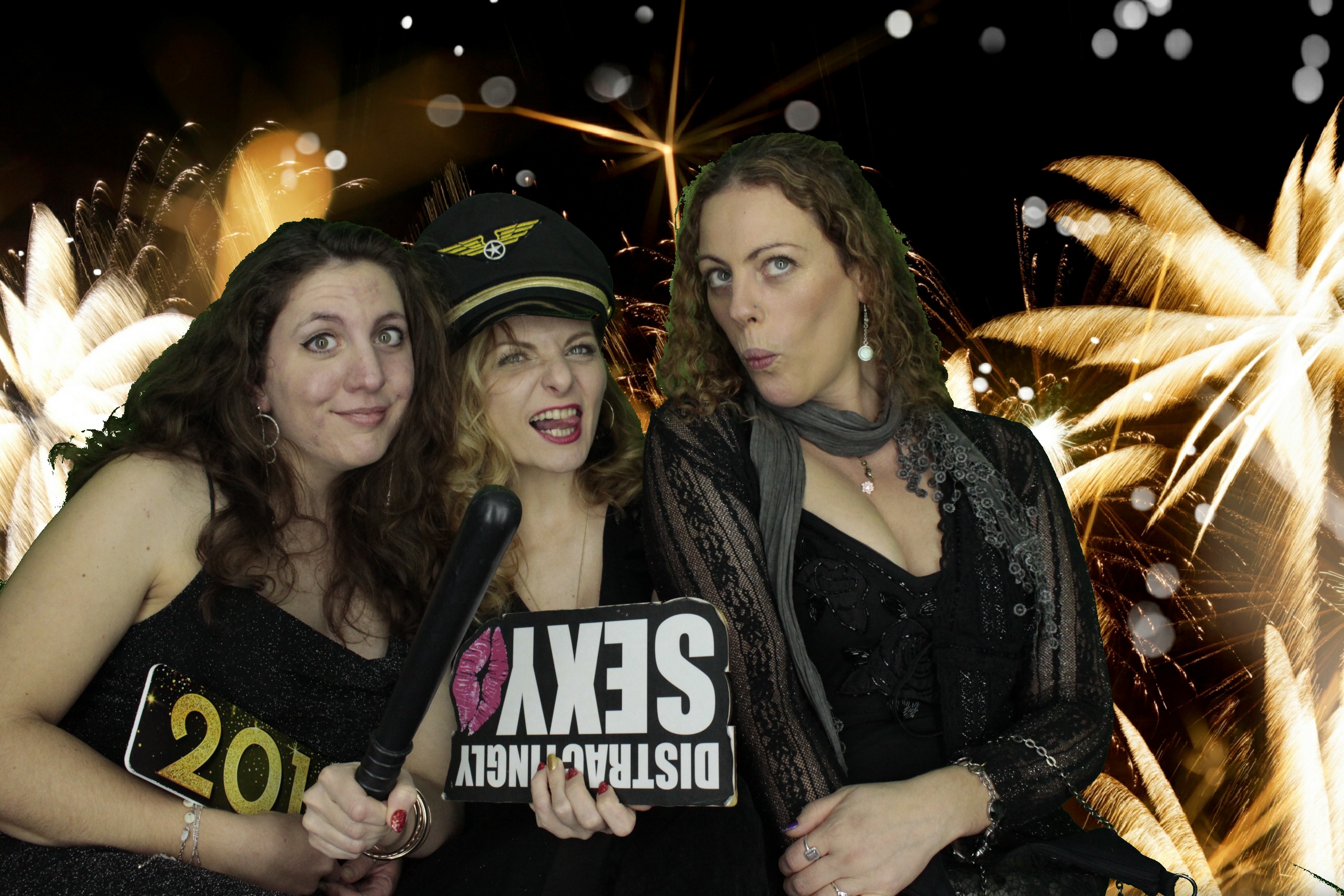 New Years Eve Party Silvermere | View more photos from the event at gallery.myphotoboothexperience.co.uk/u/MyPhotoBoothExperienceLtd/New-Years-Eve-Party-Silvermere
